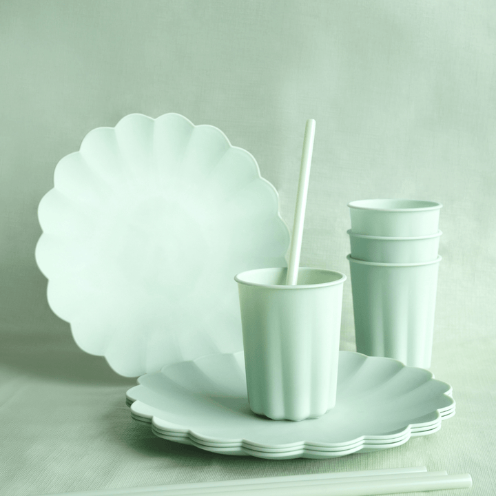 Light Green Frill Plastic Party Cups x 4 - Eco Friendly Party party cups Light Green Frill Plastic Party Cups x 4