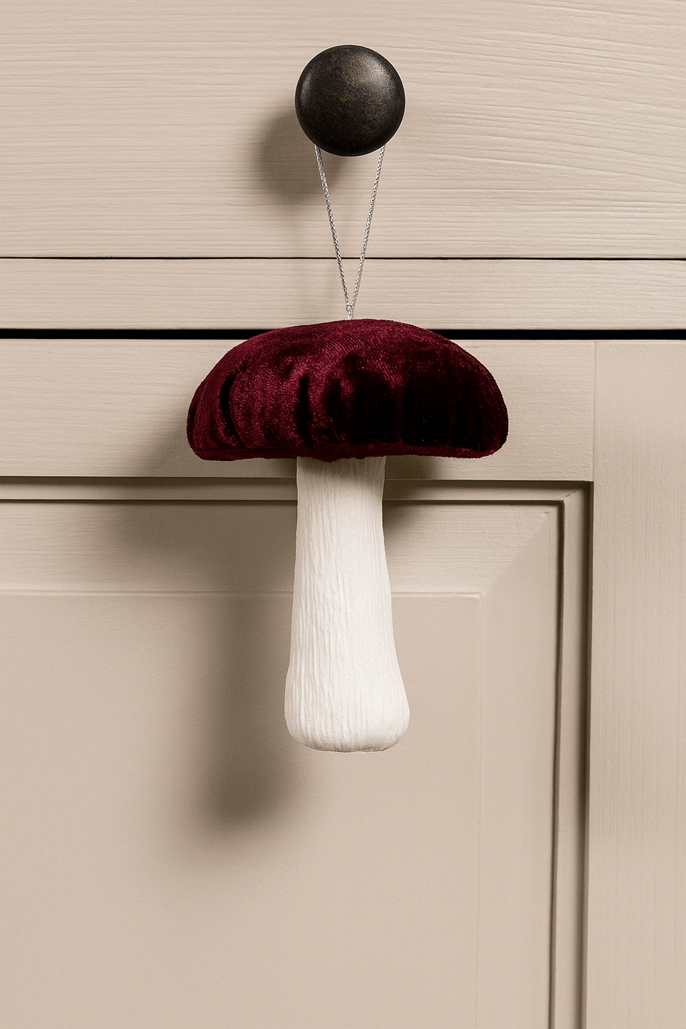 Burgundy Velvet Hanging Mushroom (12cm) ornament Burgundy Velvet Hanging Mushroom (12cm)
