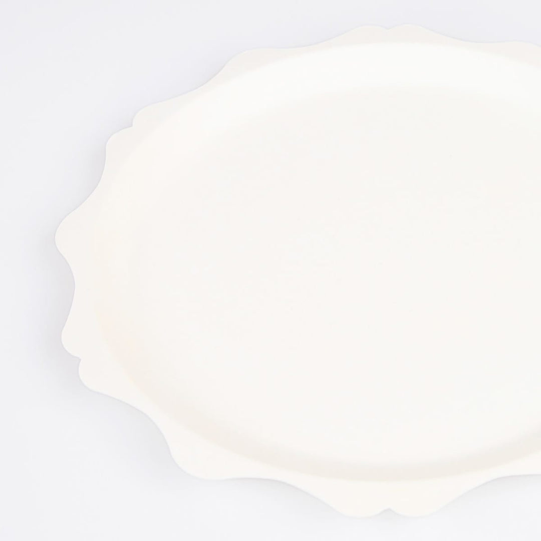 Cream Decorative Edge Compostable Dinner Party Plates x 8 | Meri Meri party plates Cream Decorative Edge Compostable Dinner Party Plates x 8
