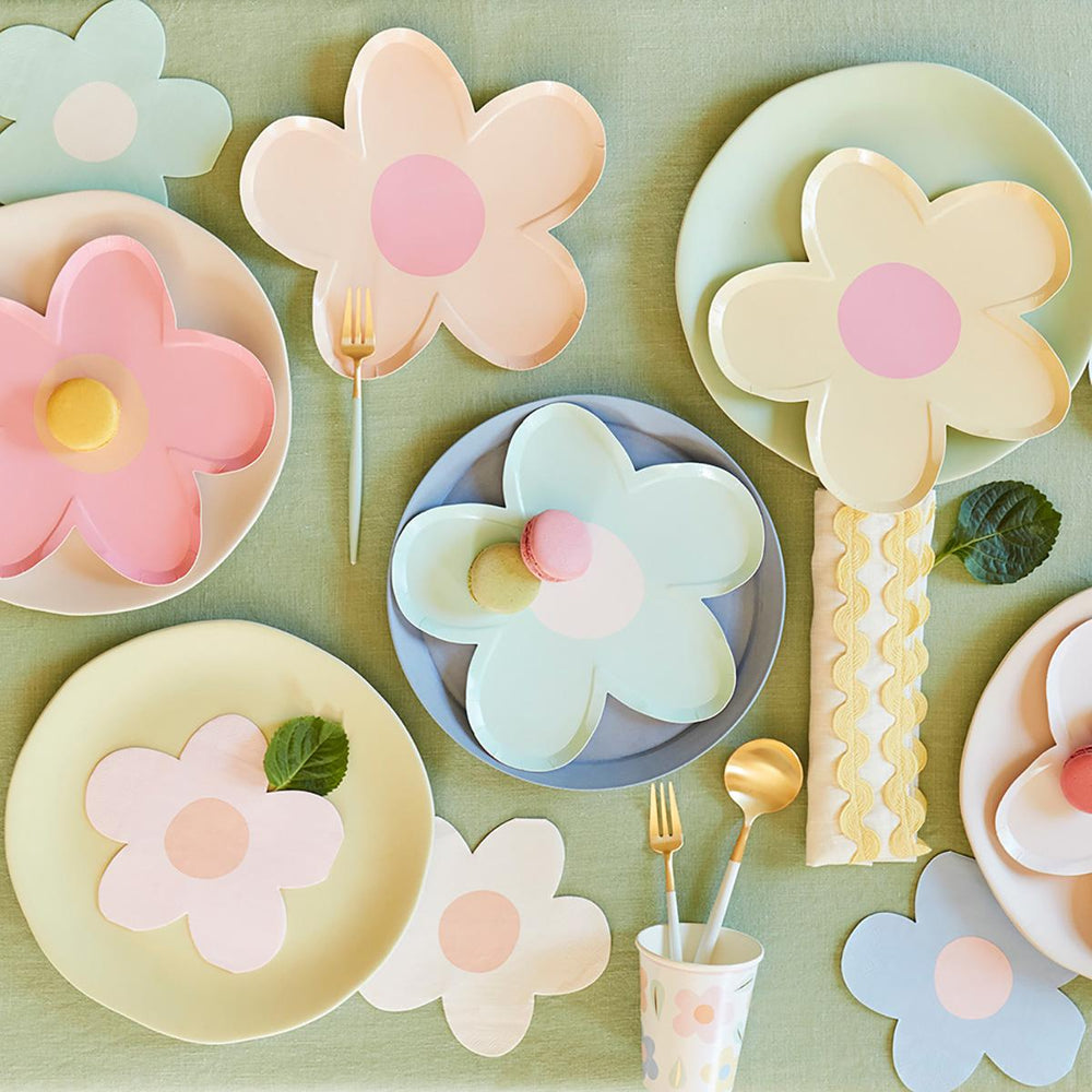Daisy Shaped Party Plates x 8 | Meri Meri party plates Daisy Shaped Party Plates x 8