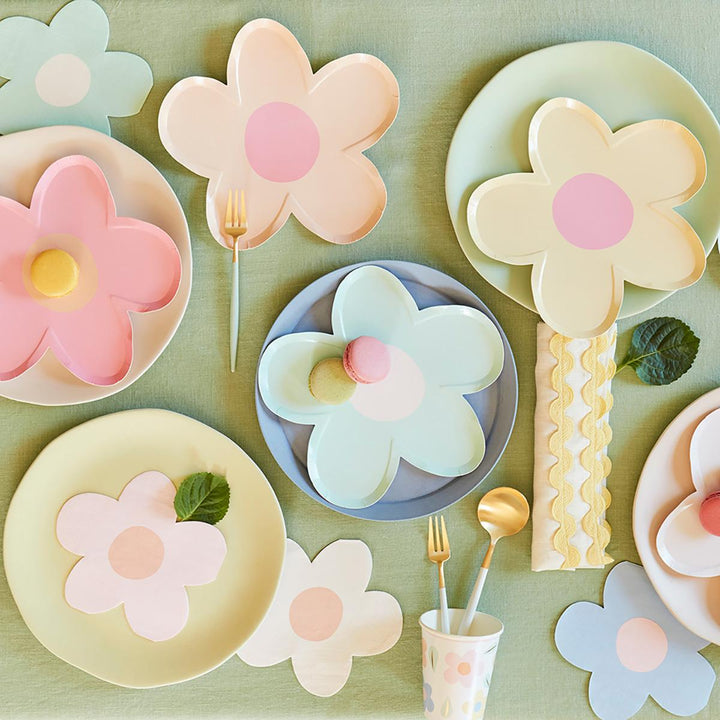 Daisy Shaped Party Plates x 8 | Meri Meri party plates Daisy Shaped Party Plates x 8