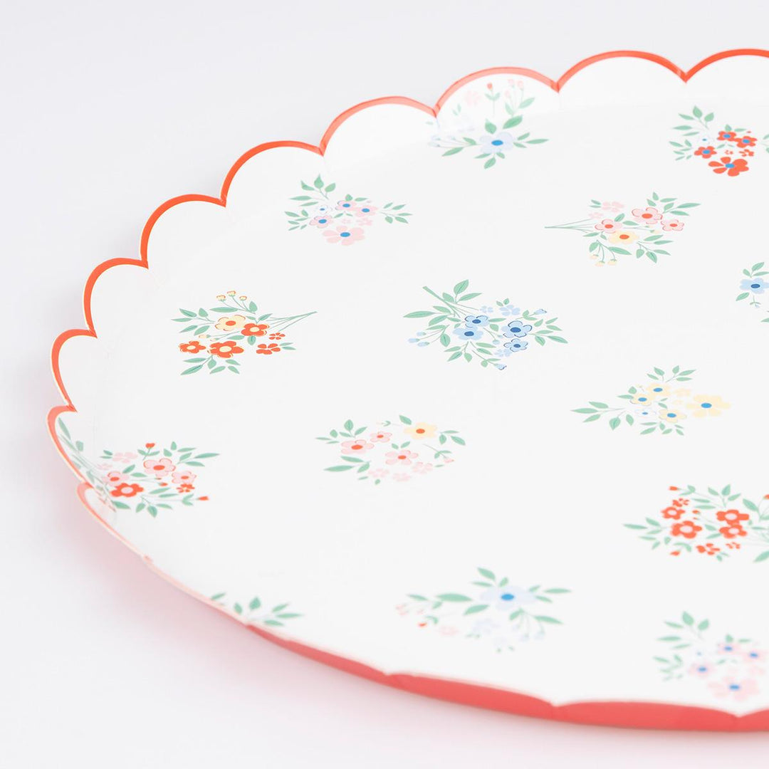 Ditsy Posy Scalloped Dinner Party Plates x 8 | Meri Meri party plates Ditsy Posy Scalloped Dinner Party Plates x 8