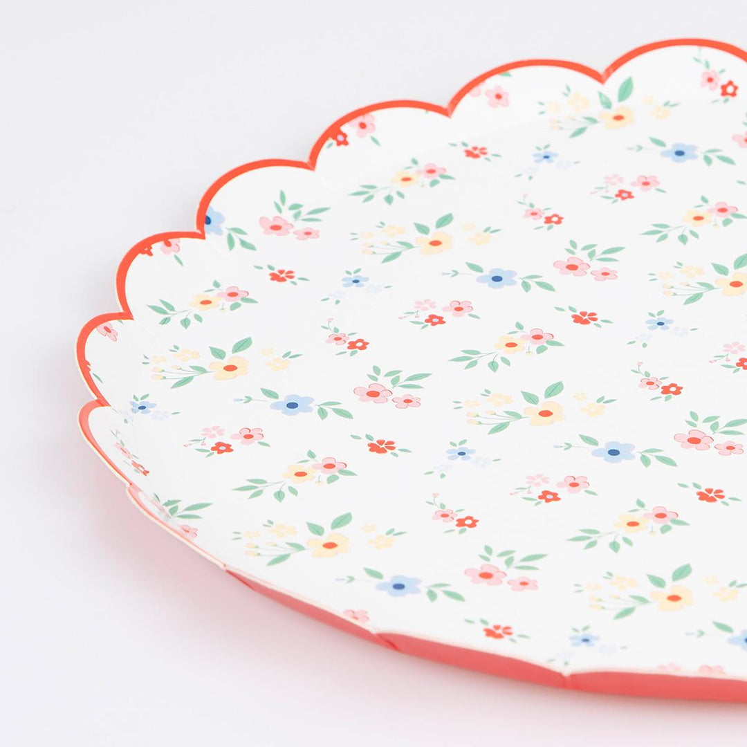 Ditsy Posy Scalloped Side Party Plates x 8 | Meri Meri party plates Ditsy Posy Scalloped Side Party Plates x 8