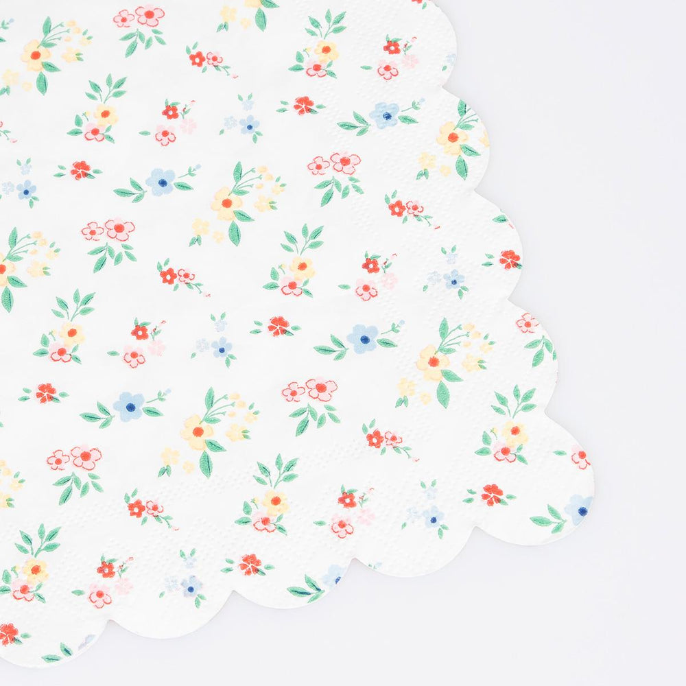 Ditsy Posy Scalloped Small Party Napkins x 16 | Meri Meri party napkins Ditsy Posy Scalloped Small Party Napkins x 16