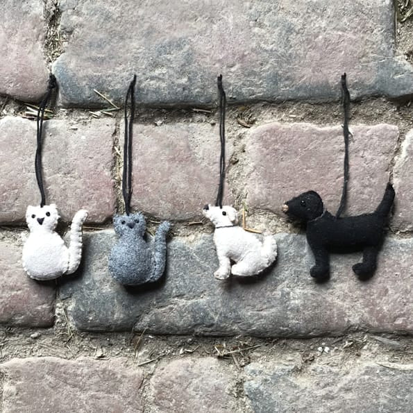 East of India Beige Felt Labrador Hanging Decoration Hanging Decoration East of India Felt Labrador Hanging Decoration - Beige