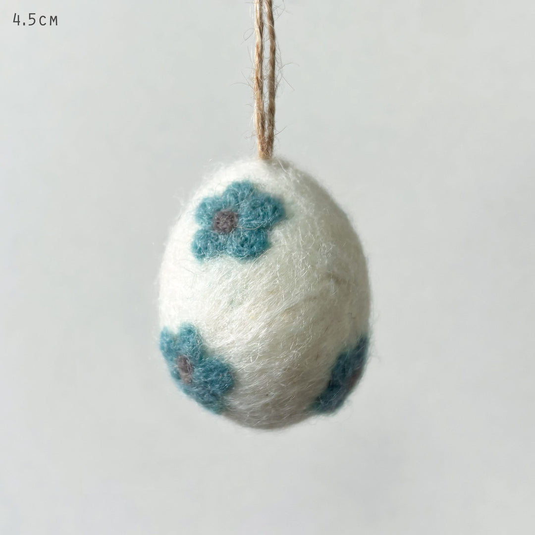 East of India Blue Felted Daisy Easter Egg Decoration Easter Decoration East of India Felted Daisy Easter Egg Hanging Decoration - Blue