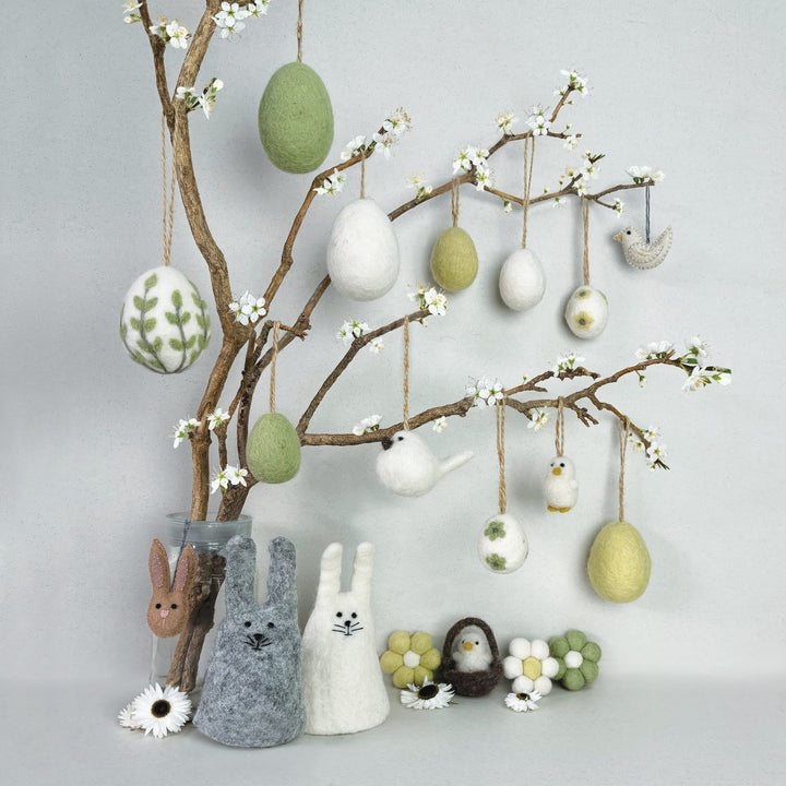 East of India Felted Fluffy Chick in Nest Easter Decoration Easter Decoration East of India Felted Fluffy Chick Easter Decoration - In Nest