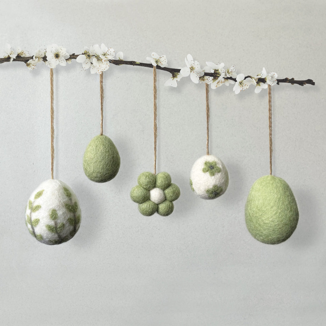 East of India Green Felted Daisy Easter Egg Decoration Easter Decoration East of India Felted Daisy Easter Egg Hanging Decoration - Green