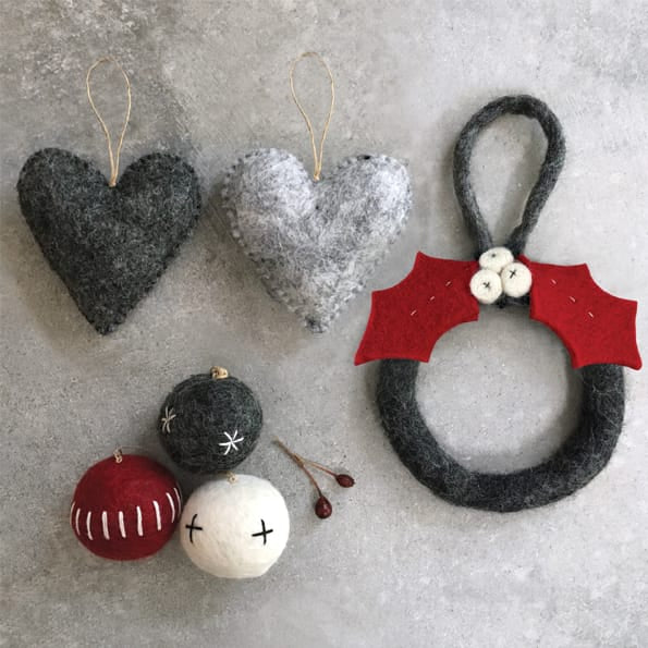 East of India Grey Felt Christmas Wreath with White Berries Wreath East of India Felt Wreath Hanging Decoration - Grey with White Berries