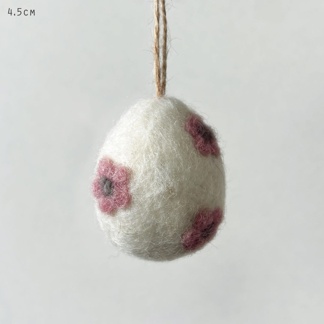 East of India Pink Felted Daisy Easter Egg Decoration Easter Decoration East of India Felted Daisy Easter Egg Hanging Decoration - Pink