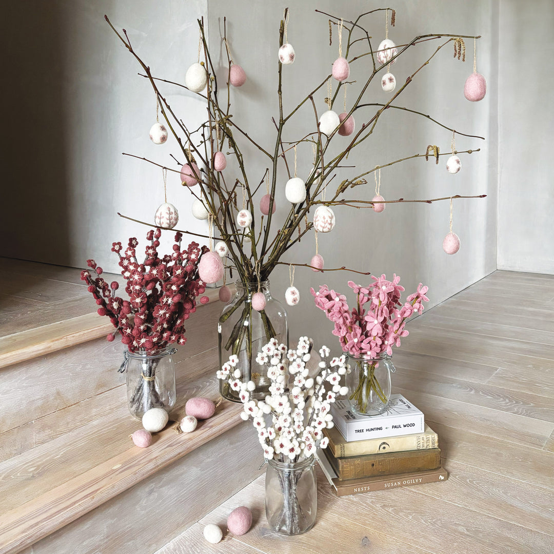 East of India Pink Felted Daisy Easter Egg Decoration Easter Decoration East of India Felted Daisy Easter Egg Hanging Decoration - Pink