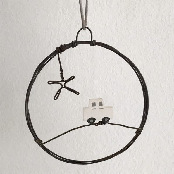 East of India Small Rusty Wire Wreath | Car With Star Wreath East of India Small Rusty Wire Wreath Christmas Decoration - Car With Star