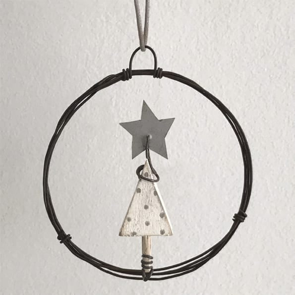 East of India Small Rusty Wire Wreath | Christmas Tree Wreath East of India Small Rusty Wire Wreath Christmas Decoration - Christmas Tree
