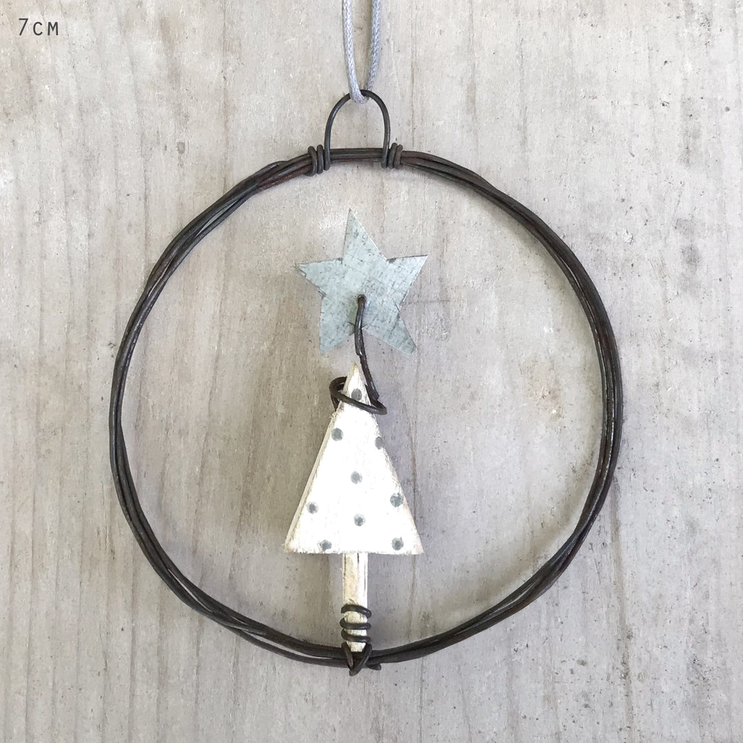 East of India Small Rusty Wire Wreath | Christmas Tree Wreath East of India Small Rusty Wire Wreath Christmas Decoration - Christmas Tree