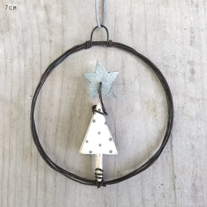 East of India Small Rusty Wire Wreath | Christmas Tree Wreath East of India Small Rusty Wire Wreath Christmas Decoration - Christmas Tree
