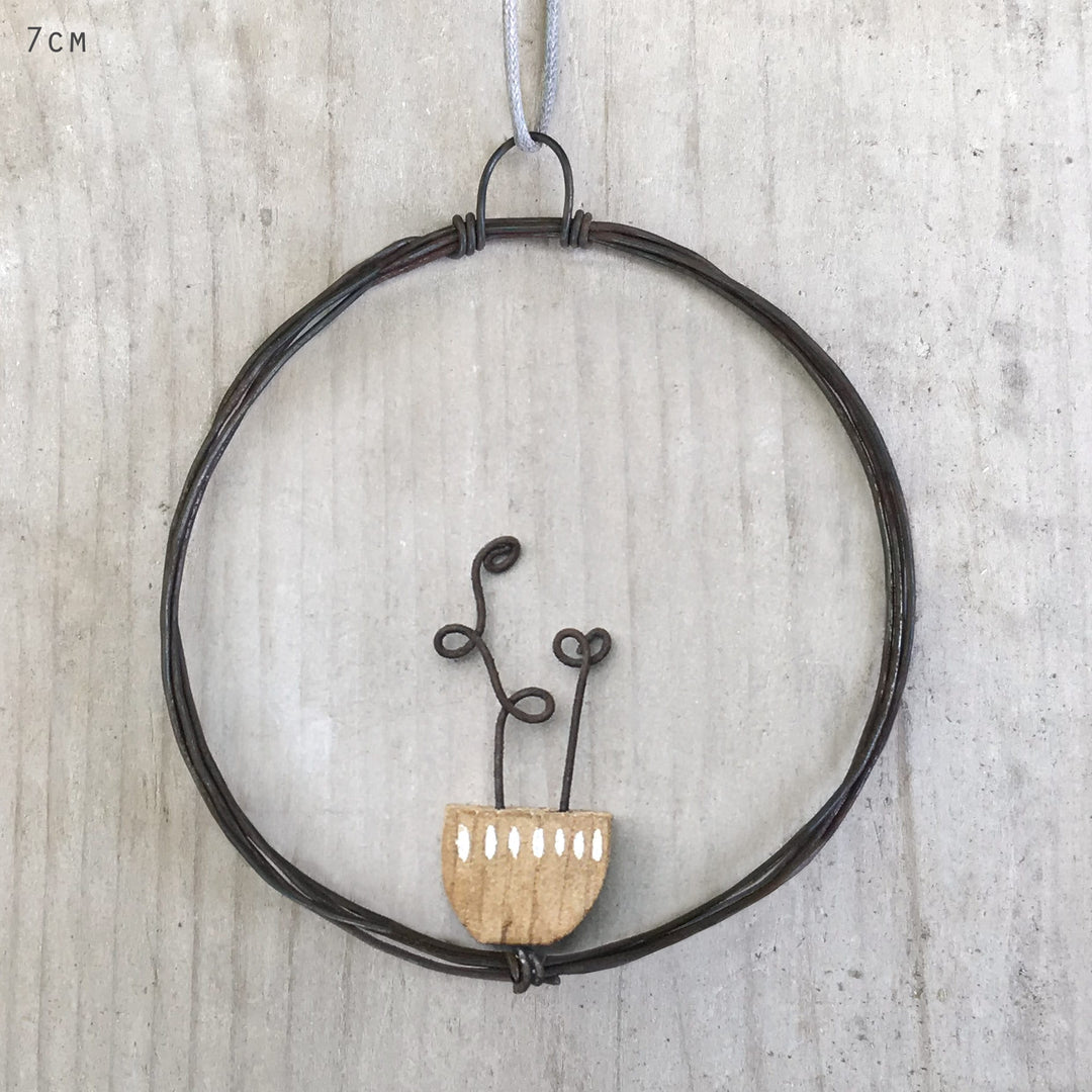 East of India Small Rusty Wire Wreath | Flowers In Vase Wreath East of India Small Rusty Wire Wreath - Flowers In Vase