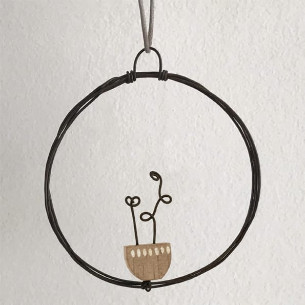 East of India Small Rusty Wire Wreath | Flowers In Vase Wreath East of India Small Rusty Wire Wreath - Flowers In Vase