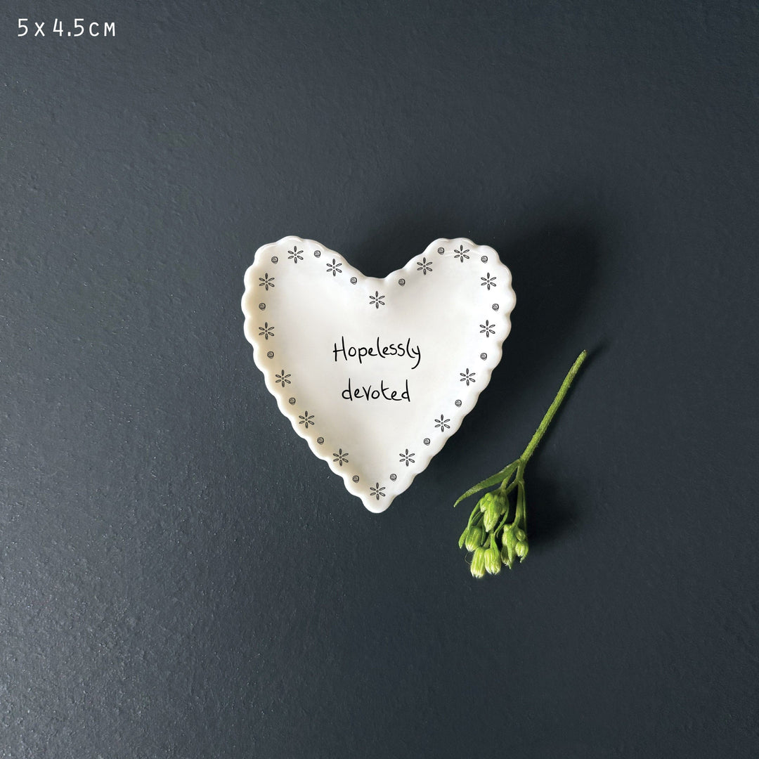East of India Small Scallop Heart Dish – Hopelessly devoted ring dish East of India Small Scallop Heart Dish – Hopelessly devoted