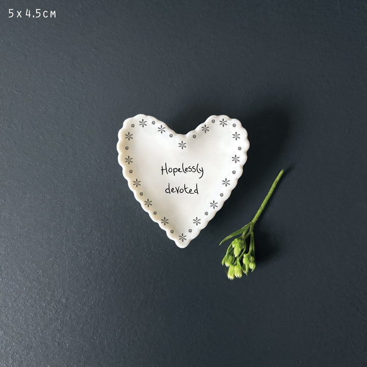 East of India Small Scallop Heart Dish – Hopelessly devoted ring dish East of India Small Scallop Heart Dish – Hopelessly devoted