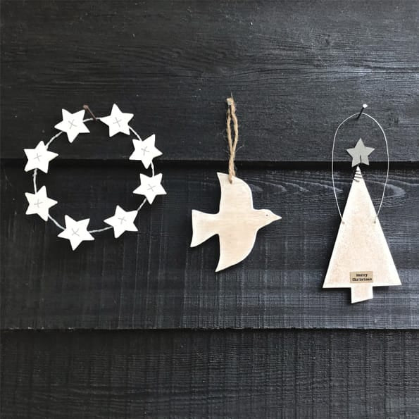 East of India Small White Wooden Star Wreath Wreath East of India White Wooden Star Wreath - Small