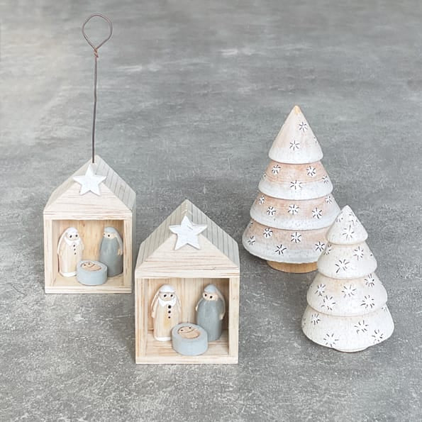 East of India Tiny Wooden Nativity Set in Stable Christmas Decoration East of India Tiny Wooden Nativity Set in Stable