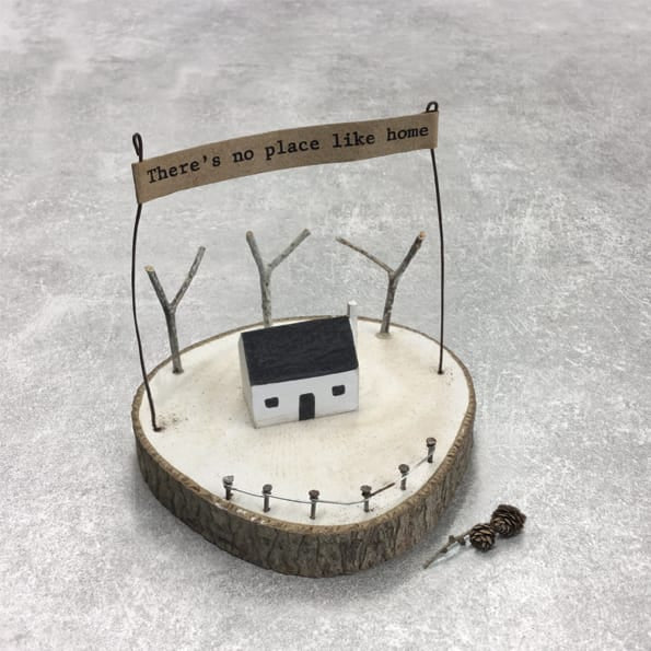 East of India Winter Wonderland Scene, No Place Like Home Christmas Decoration East of India Winter Wonderland Wooden Scene - No Place Like Home