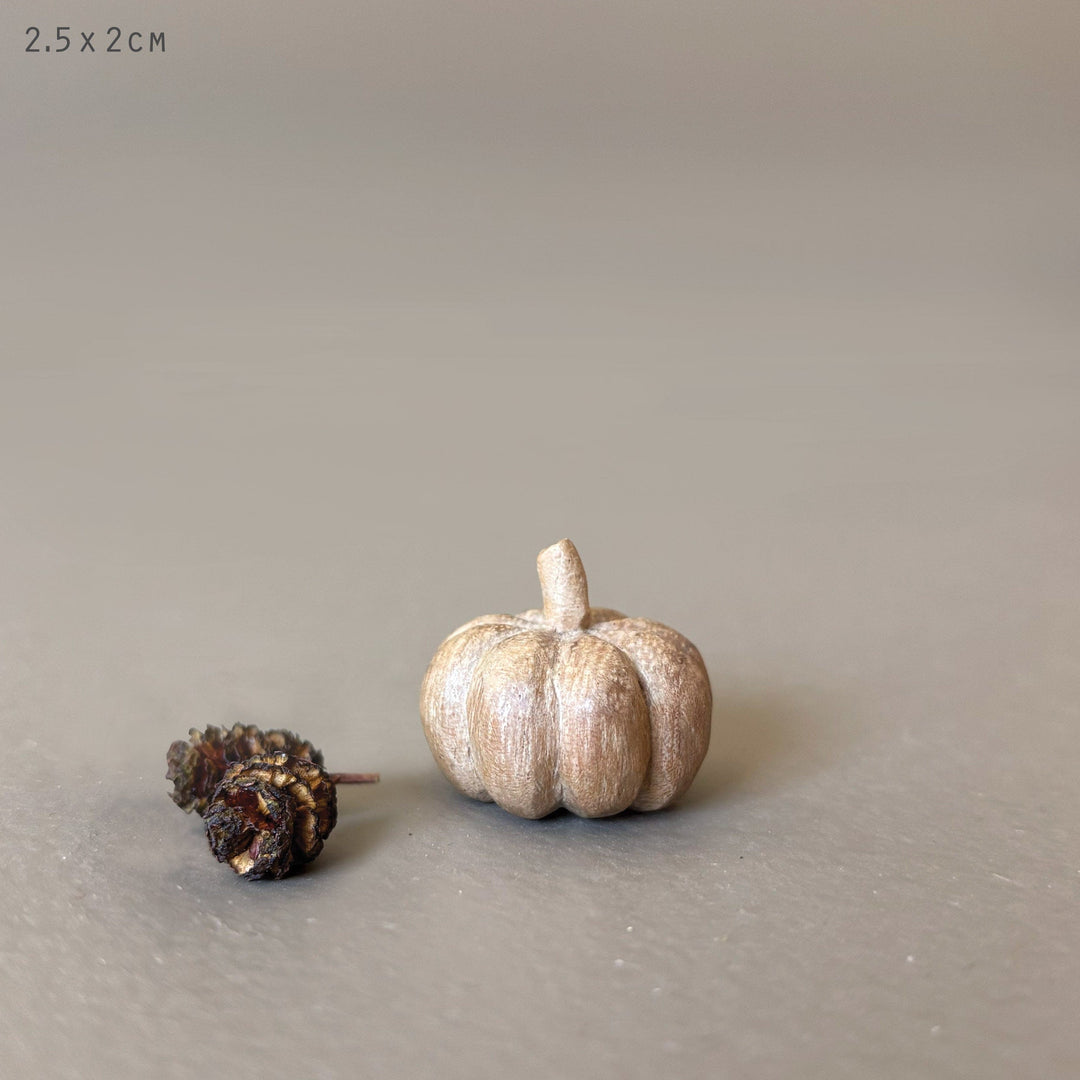East of India Wooden Pumpkin - Small ornament East of India Wooden Pumpkin - Small