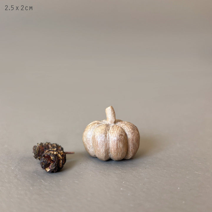 East of India Wooden Pumpkin - Small ornament East of India Wooden Pumpkin - Small