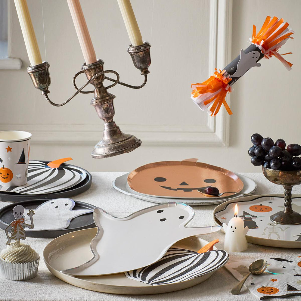 Ghost Shaped Party Plates x 8 party plates Ghost Shaped Party Plates x 8