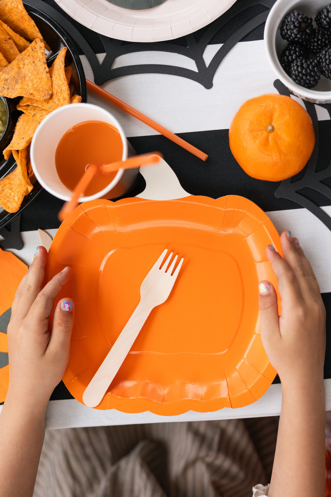 Pumpkin Party Plates x 6 - Halloween Party Supplies Disposable Plates Pumpkin Party Plates x 6