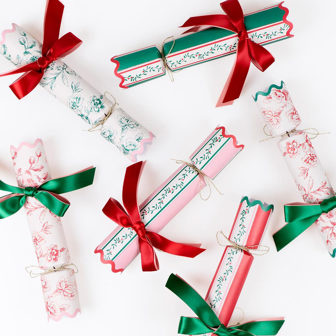 Toile De Jouy Christmas Crackers x 6 | Meri Meri christmas crackers Toile De Jouy Christmas Crackers x 6