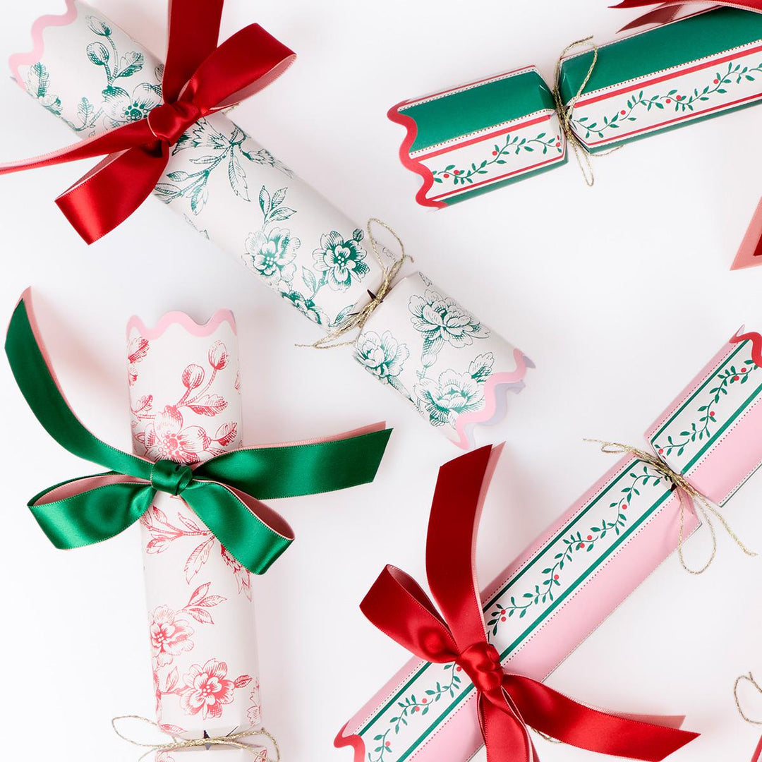 Toile De Jouy Christmas Crackers x 6 | Meri Meri christmas crackers Toile De Jouy Christmas Crackers x 6