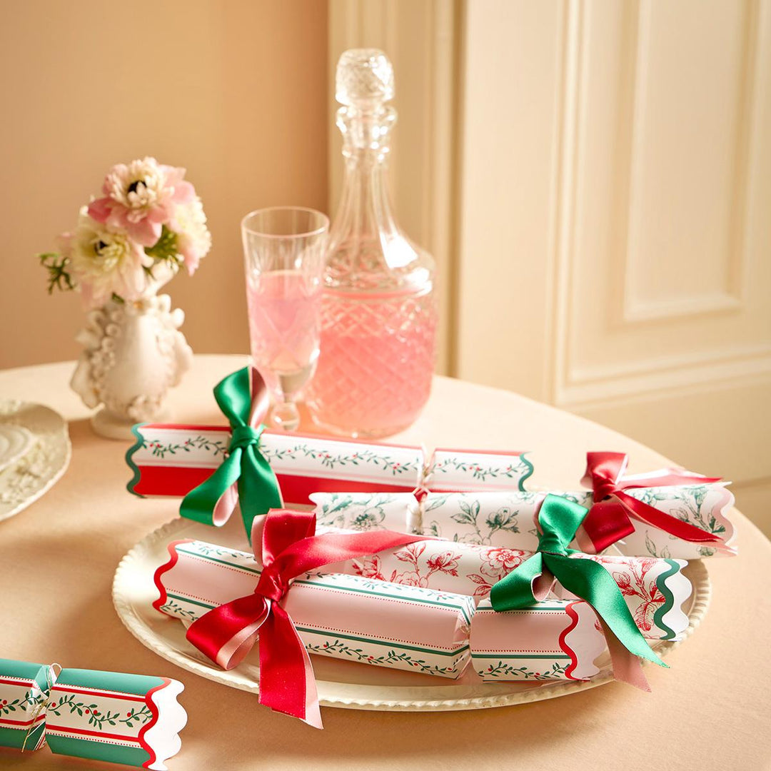 Toile De Jouy Christmas Crackers x 6 | Meri Meri christmas crackers Toile De Jouy Christmas Crackers x 6
